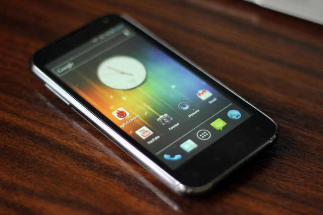 Беглый обзор Android-смартфонов Highscreen Strike и Blast-2