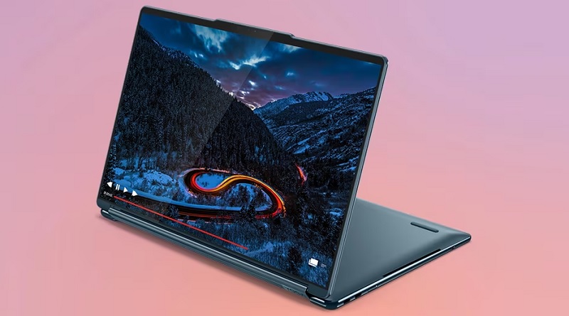 L'ordinateur portable Lenovo Yoga Book 9i avec écrans tactiles