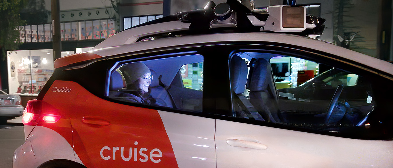 Cruise rappelle 950 véhicules sans conducteur après que l'un d'entre eux a traîné un piéton qu'il a heurté sur la route.