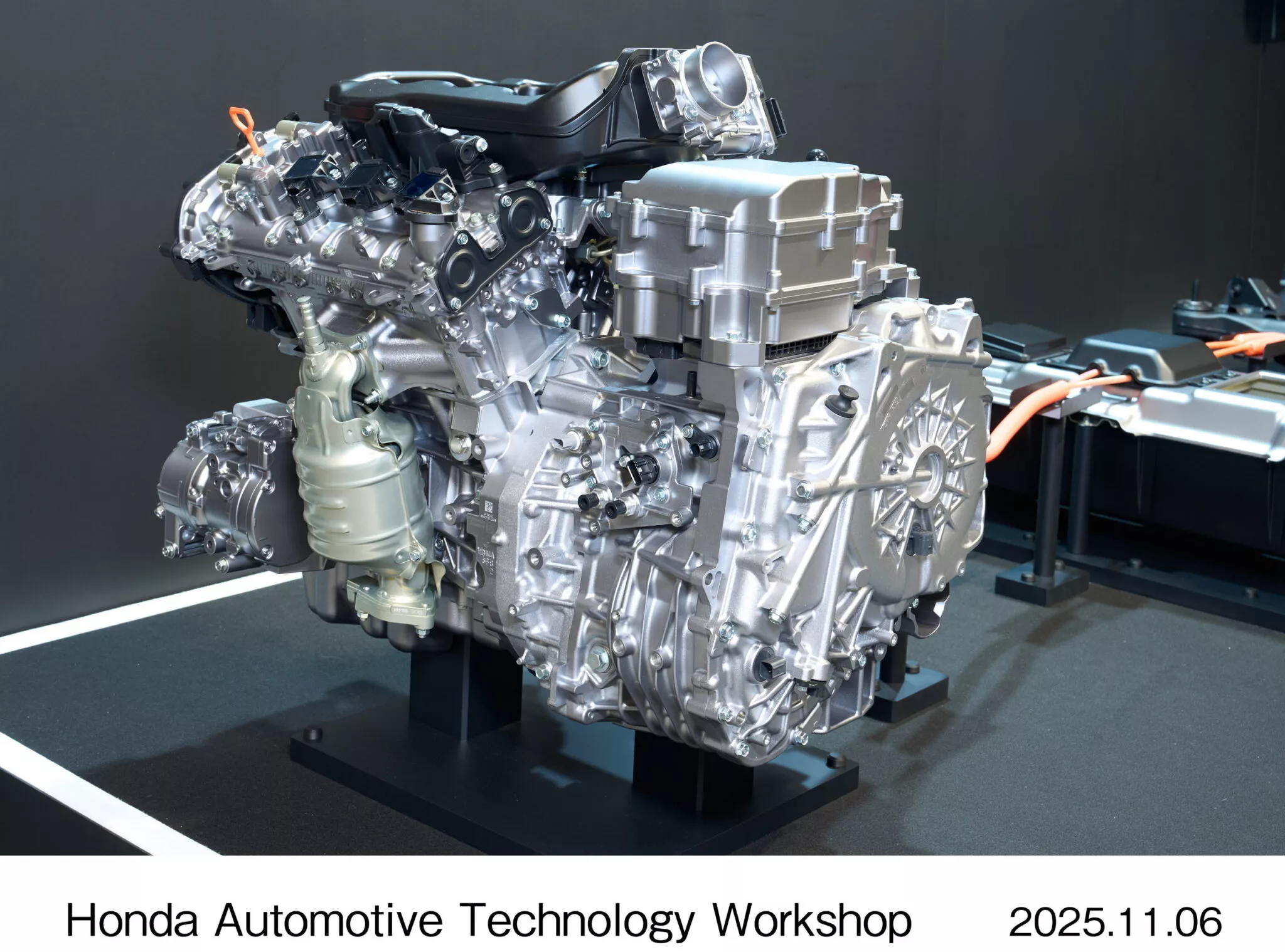Elements of the new Honda hybrid system at the stand