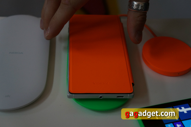 С перламутровыми пуговицами: Nokia Lumia 830, 735 и 730 Dual SIM своими глазами-6