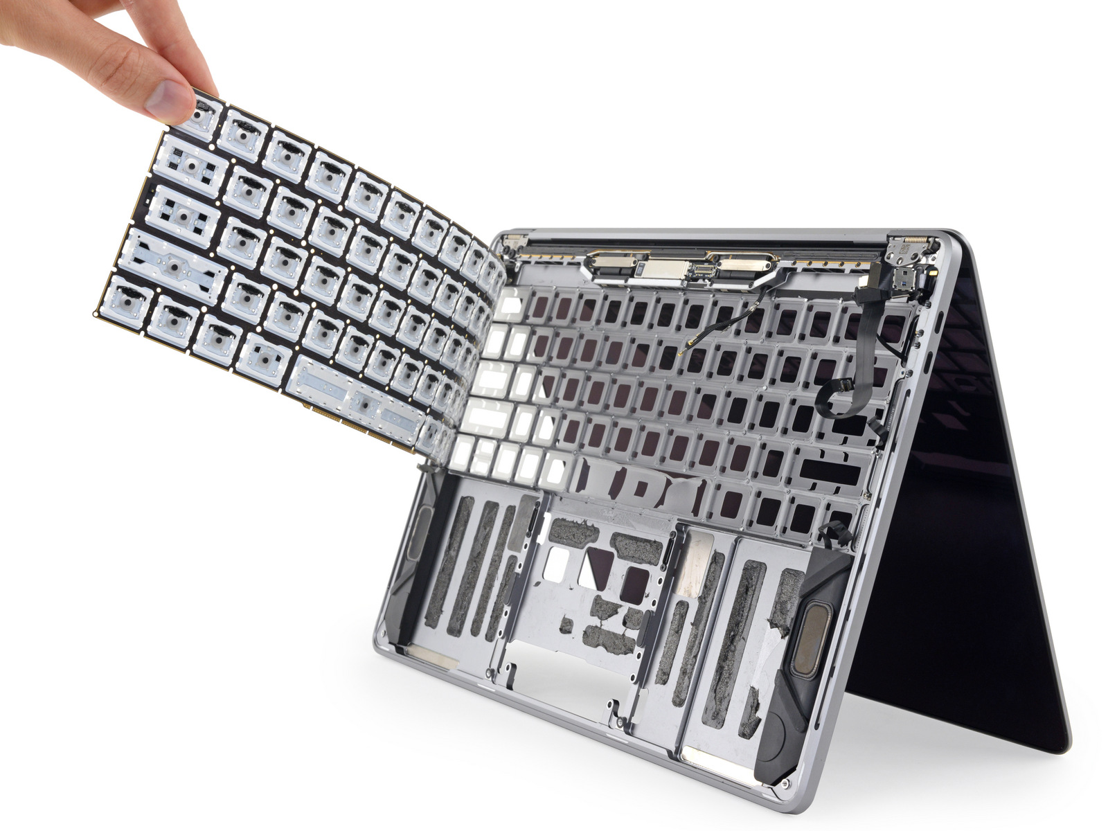 ifixit-macbook-pro-2018-keyboard-4.jpg