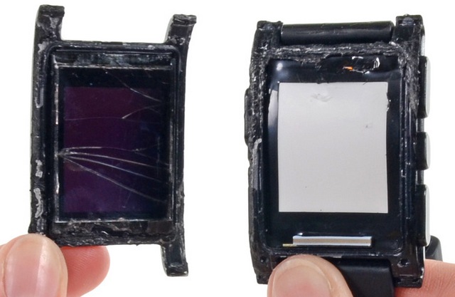 Как в iFixit от скуки разобрали «умные» часы Pebble-3