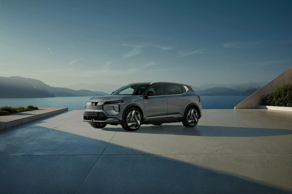 Mitsubishi Eclipse Cross Electric Crossover спереду