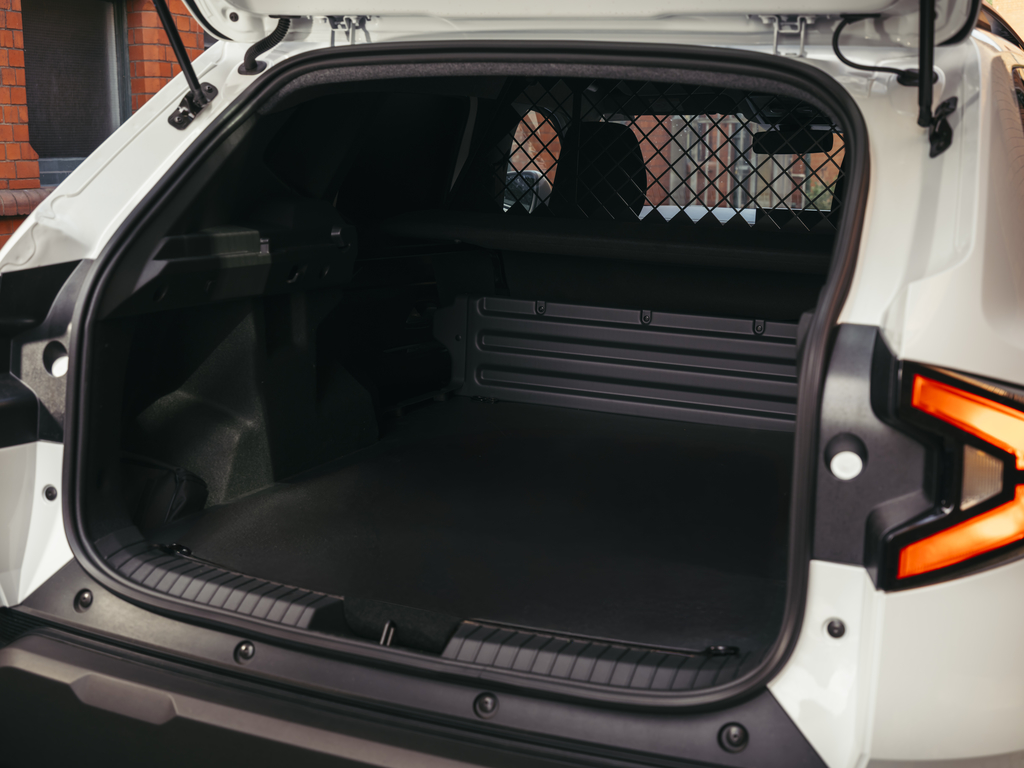 Dacia Duster Cargo - вид спереду