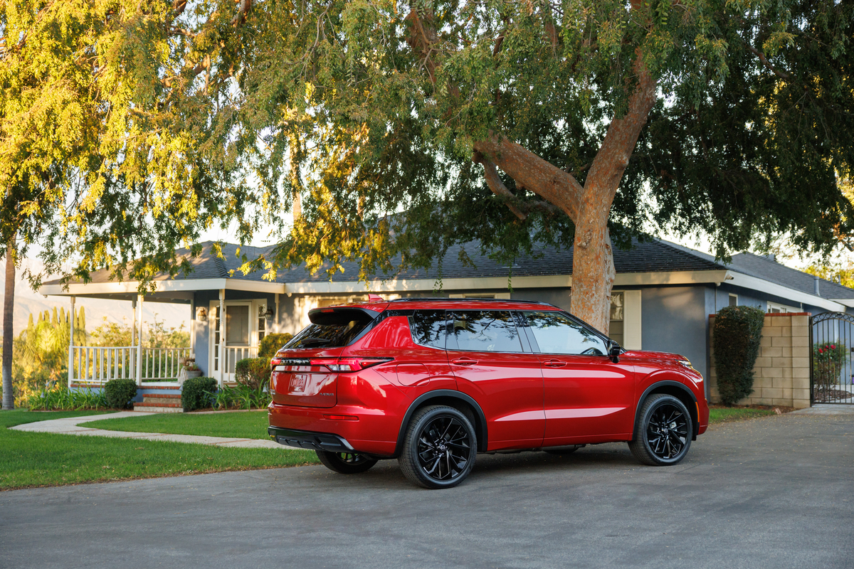 2026 Nissan Rogue PHEV сбоку