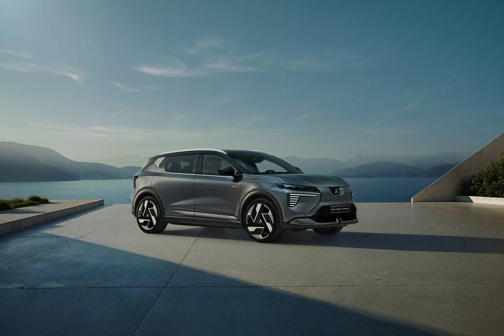 Інтер'єр електричного кросовера Mitsubishi Eclipse Cross