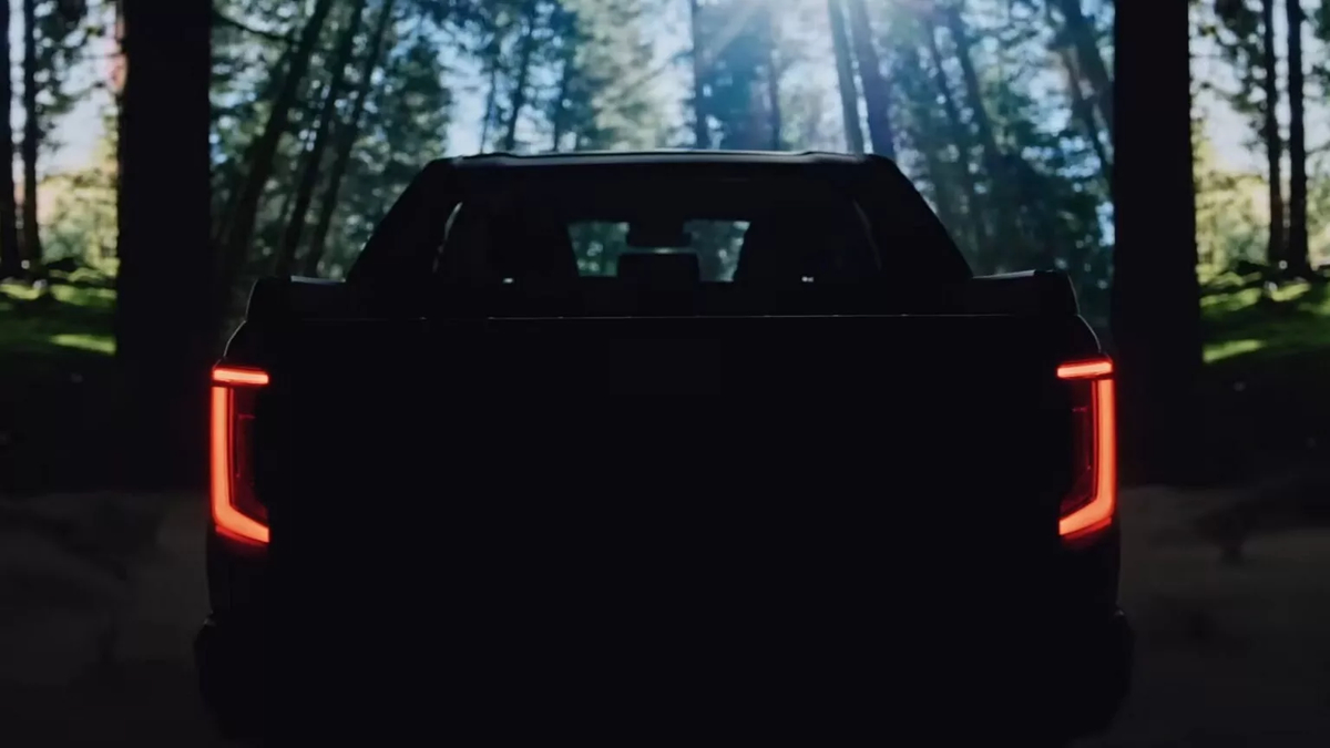 Тизер нового Toyota Hilux 6