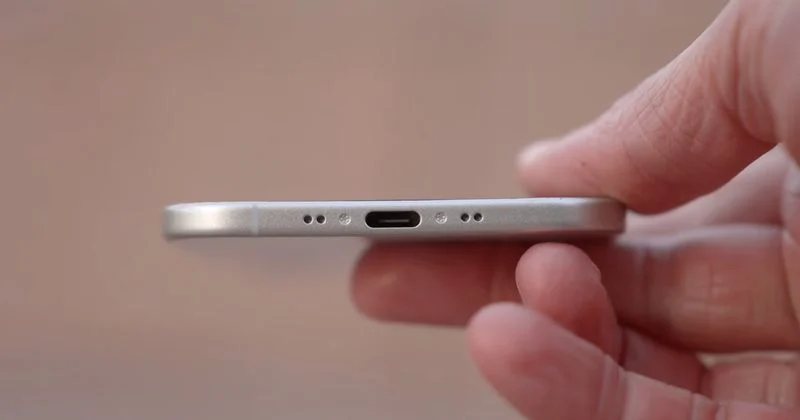 Роз'єми iPhone 17 Air. Ілюстрація: AppleTrack