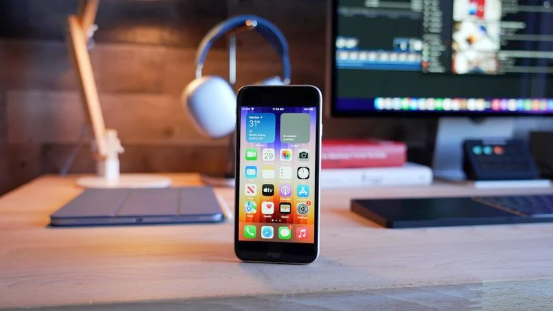iPhone SE 3, model with A15 Bionic chip and 5G support