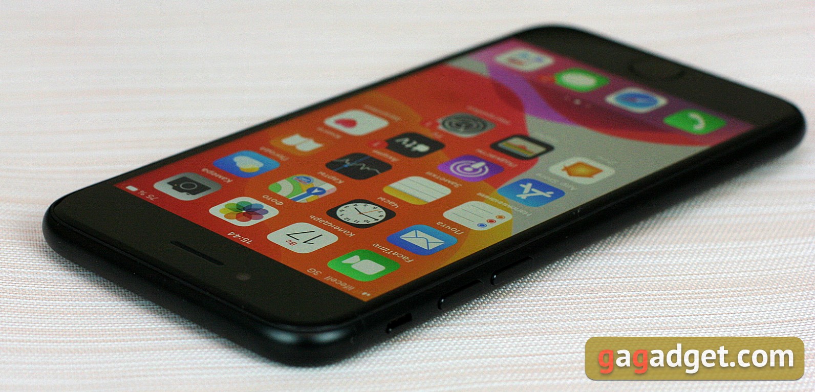 Обзор iPhone SE 2: самый продаваемый айфон 2020 года-12
