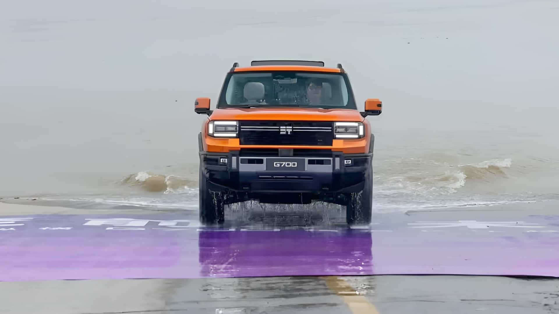 Jetour G700 in motion on water