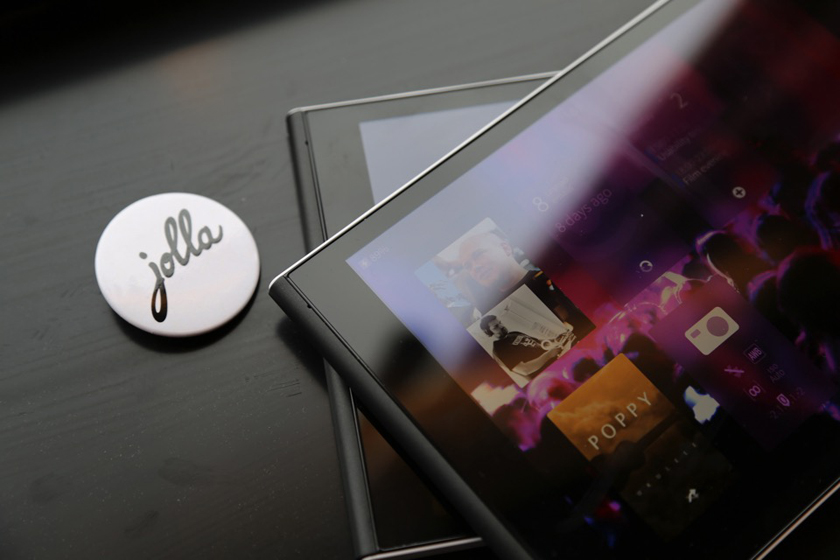 Jolla разделяется на две компании