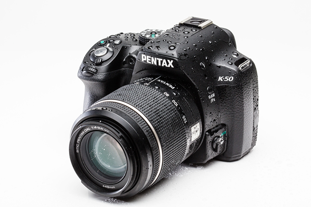 Pentax K-50 уже на полках магазинов за 6400 грн