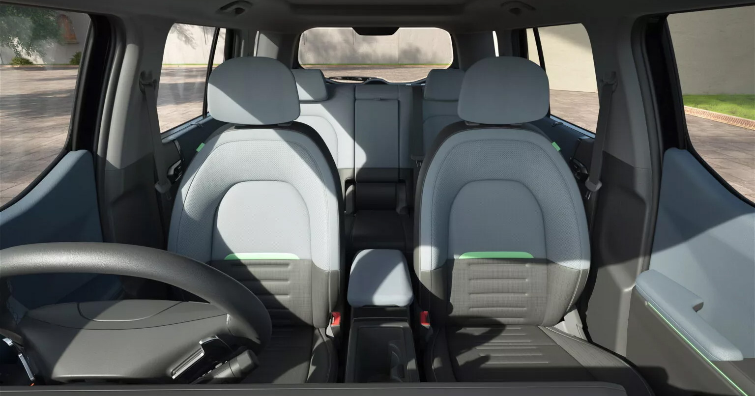 The interior of the Kia Syros with a contemporary design