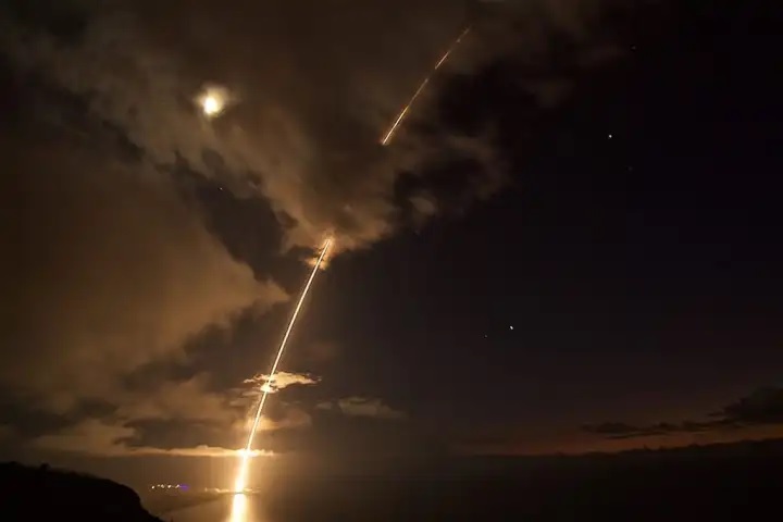 An intermediate-range ballistic missile launched from Hawaii in 2017. Illustration: Missile Defence Agency