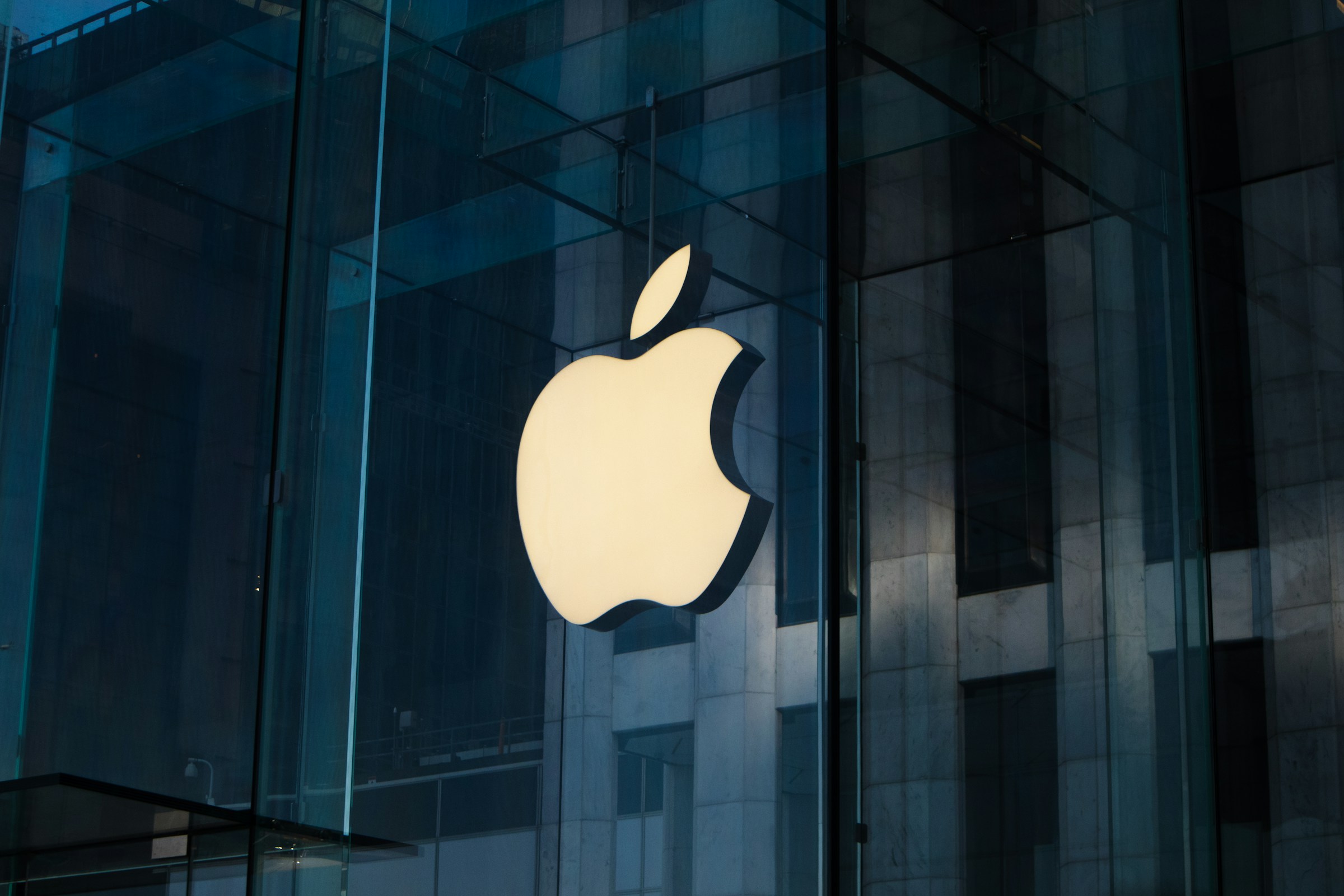 Apple unveiled an AI model for editing images based on text commands