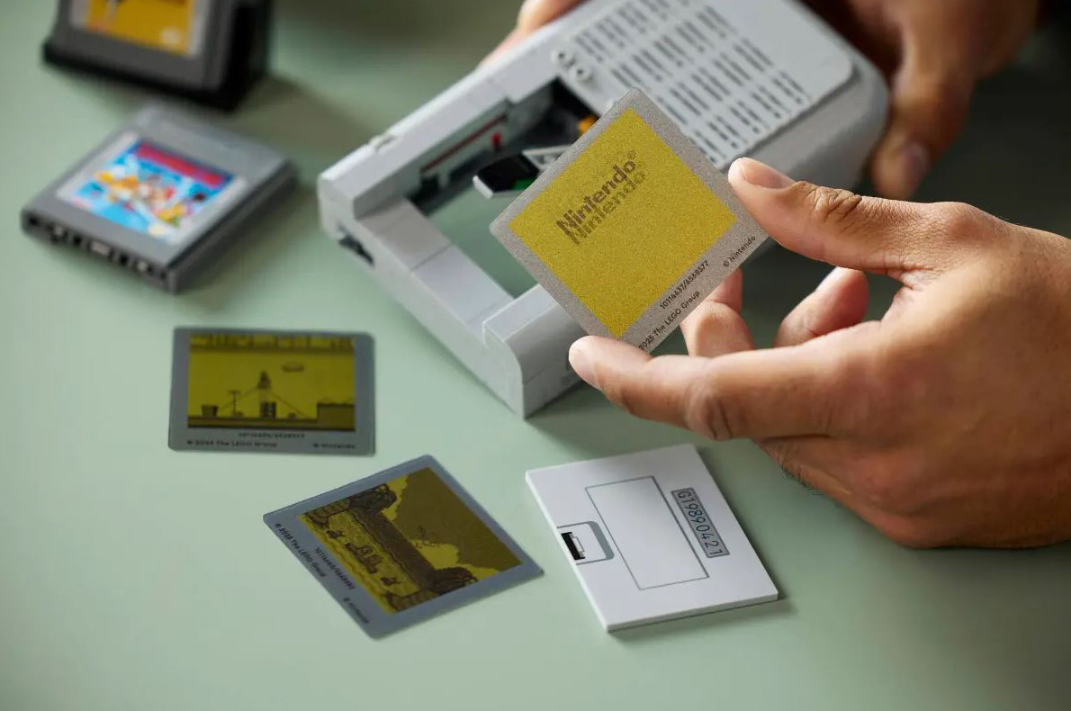 Показ LEGO Game Boy у виставковому форматі