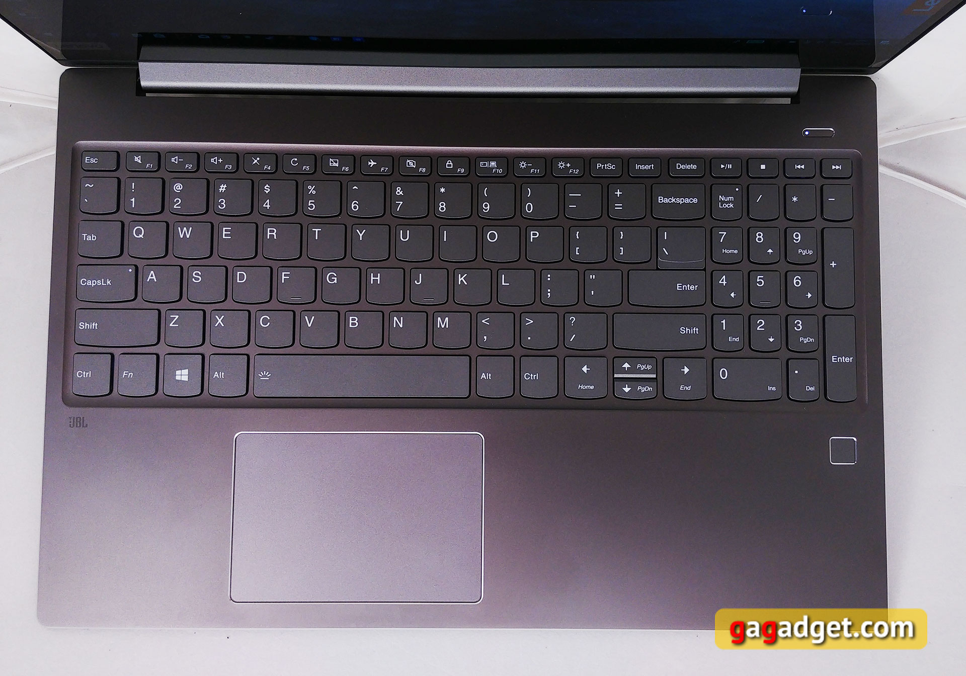 lenovo-ideapad-720s-15ikb-13.jpg