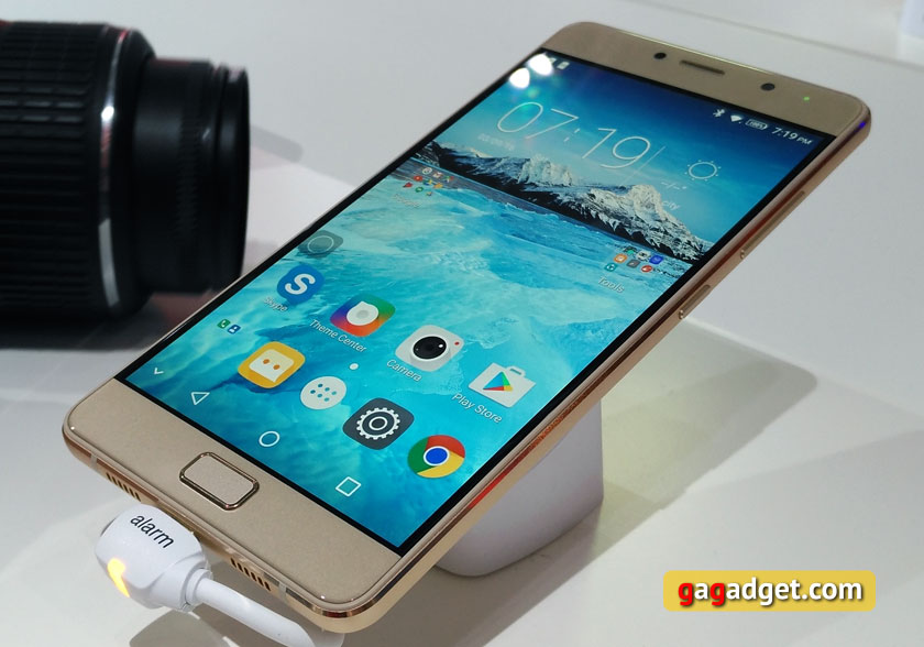 IFA 2016: "батарейкофон" Lenovo P2 и металлическая линейка K6 своими глазами-2