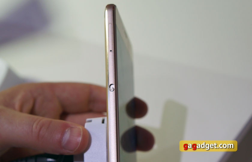 IFA 2016: "батарейкофон" Lenovo P2 и металлическая линейка K6 своими глазами-5