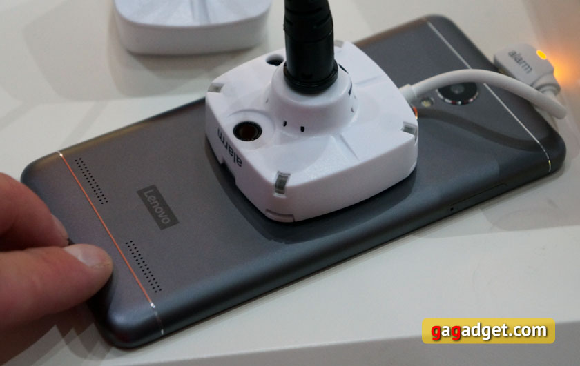IFA 2016: "батарейкофон" Lenovo P2 и металлическая линейка K6 своими глазами-11