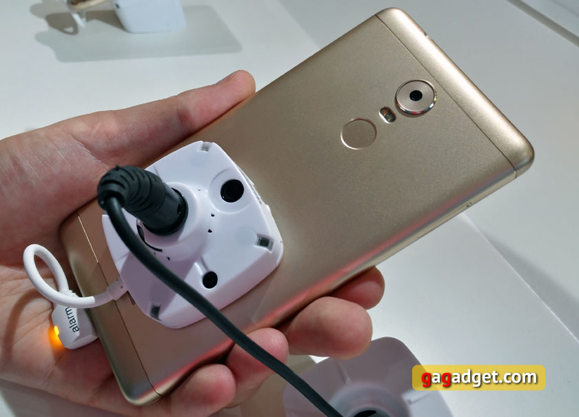 IFA 2016: "батарейкофон" Lenovo P2 и металлическая линейка K6 своими глазами-16