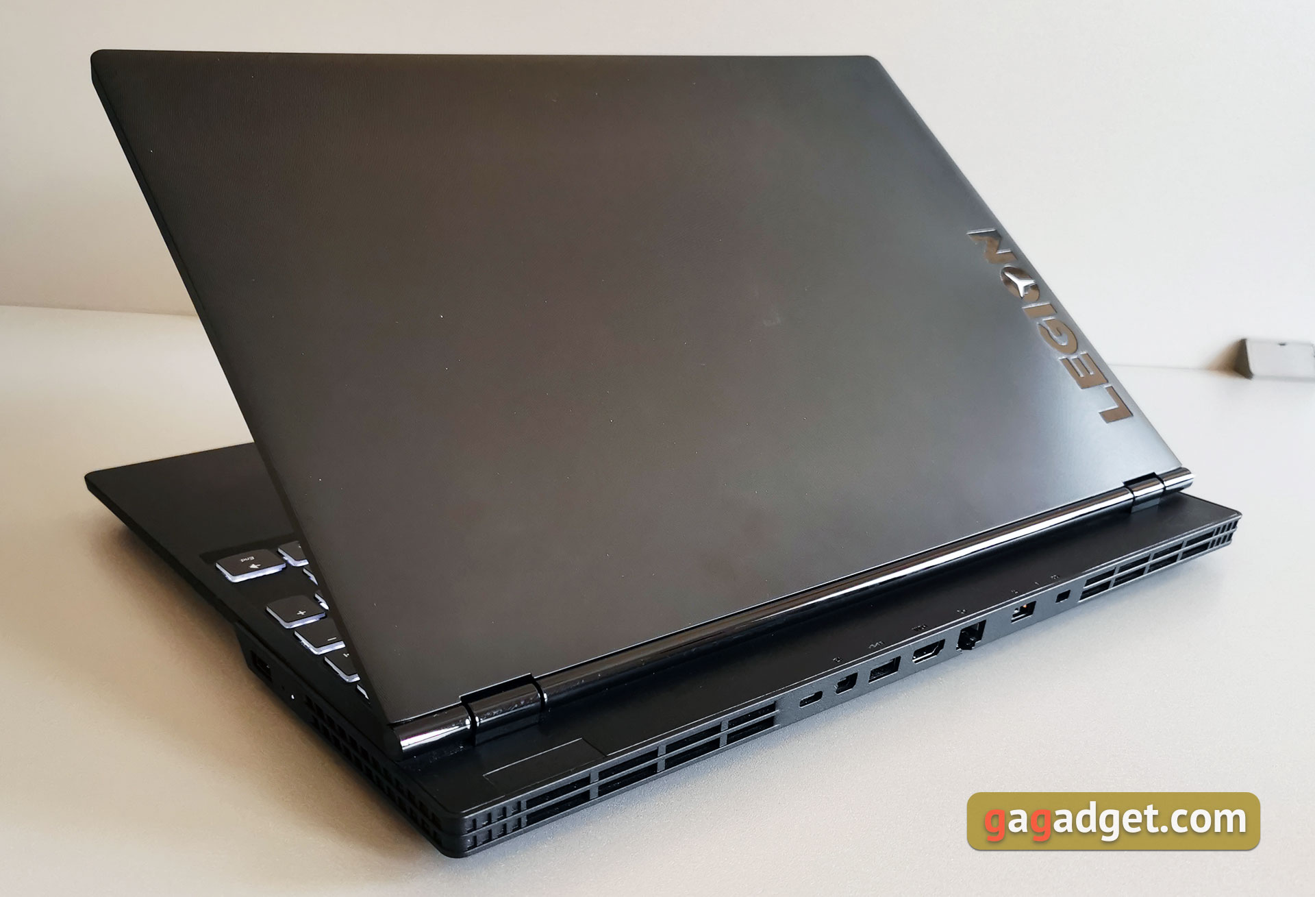 Огляд Lenovo Legion Y530: ігровий ноутбук із суворим дизайном-5