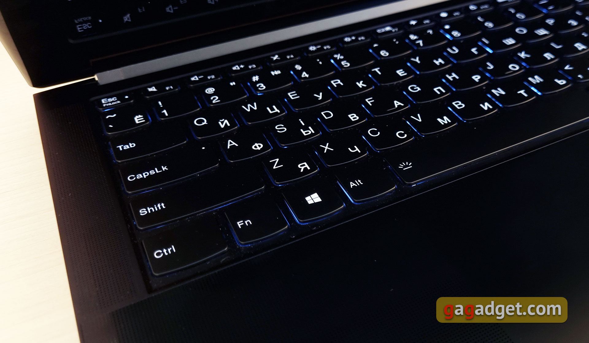 Lenovo Yoga Slim 9i Laptop Review-26
