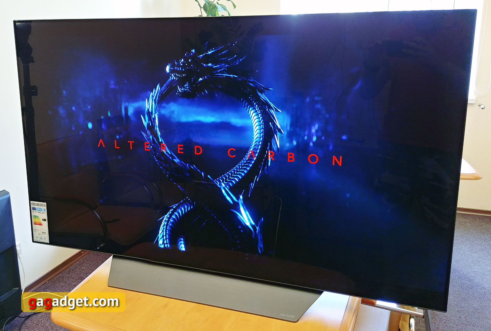 lg-oled55b8pla-03.jpg