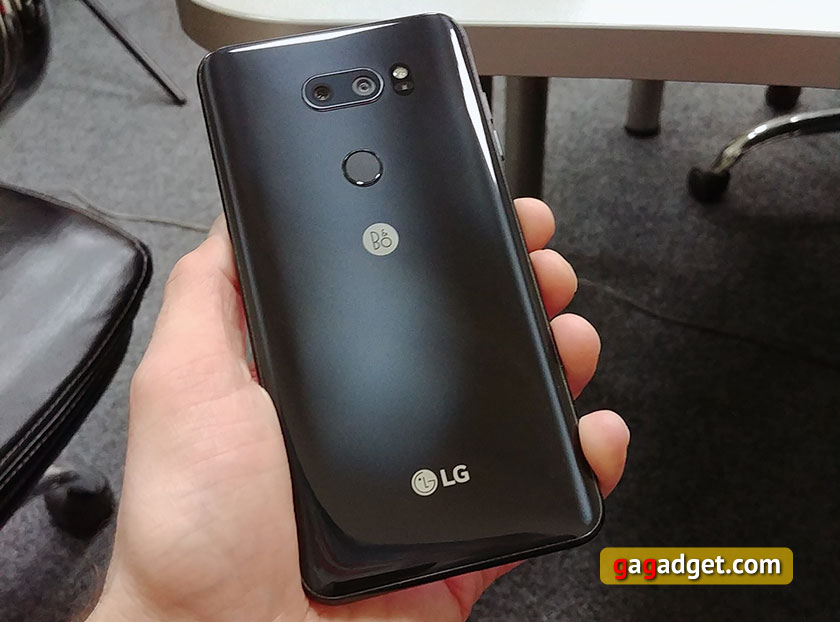 lg-v30-plus-03.jpg