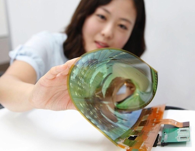 LG продемонстрировала сворачивающуюся в рулон 18-дюймовую OLED-панель