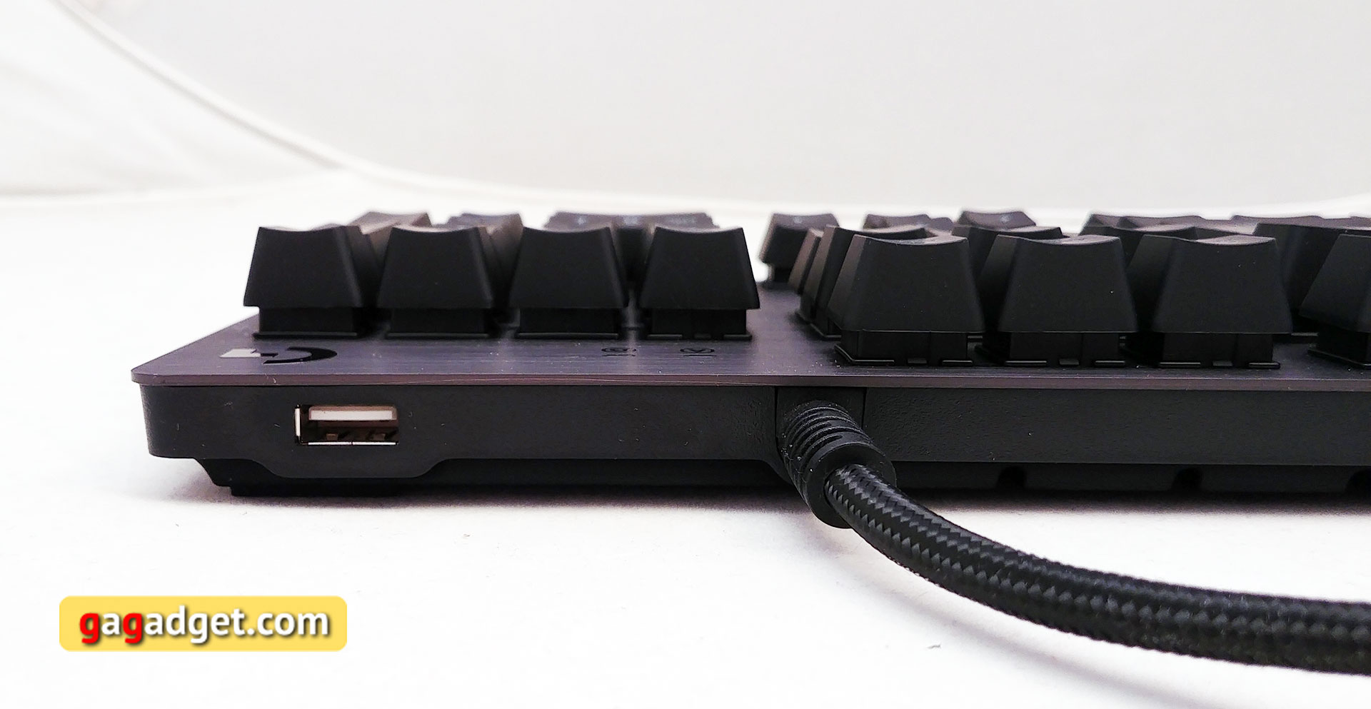 logitech-g413-carbon-11.jpg