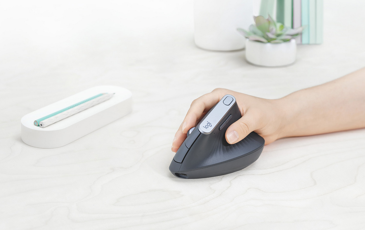 logitech-mx-vertical-2.jpg