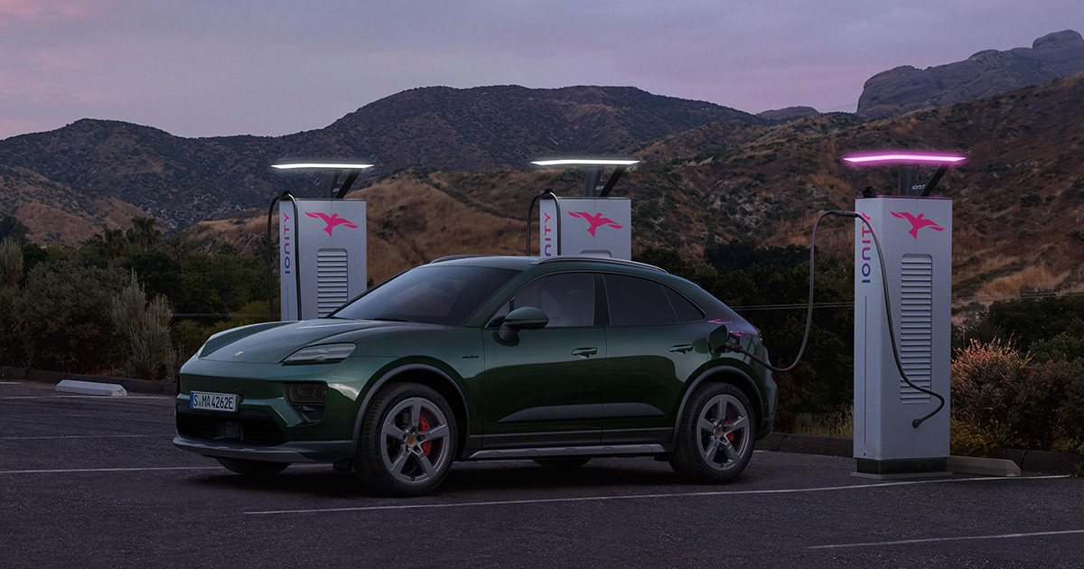Porsche Macan 4S (2024) at the charging station