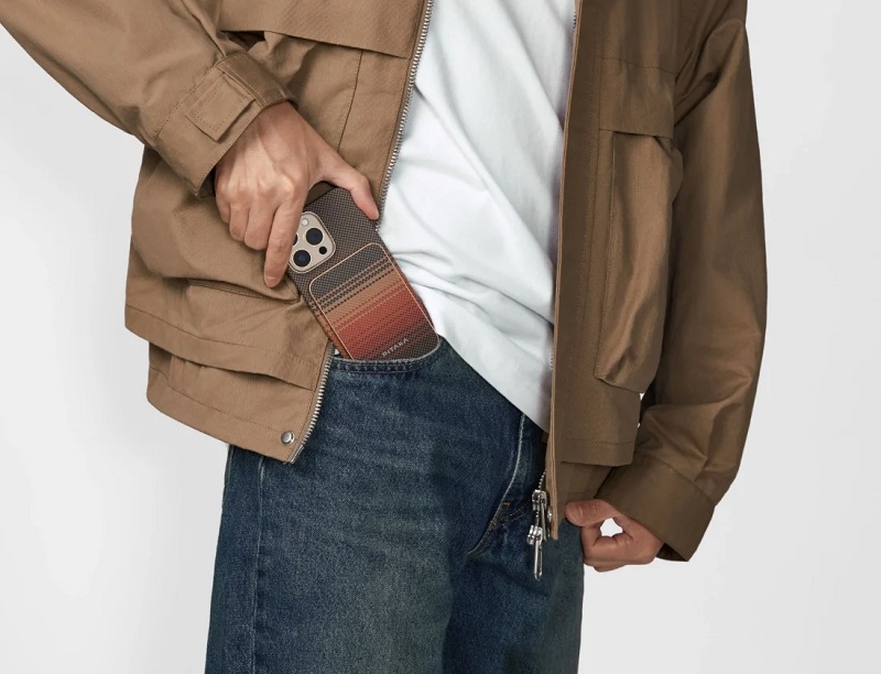 Pitaka Aramid Fiber Magnetic Power Bank - appearance