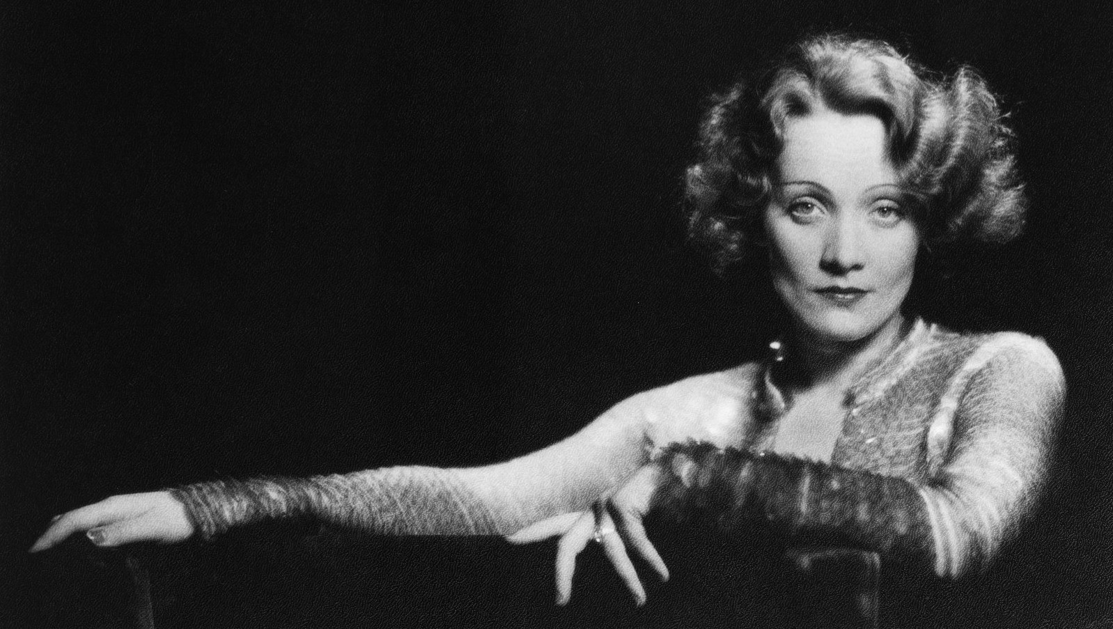 marlene-dietrichs-116th-birthday-google-doodle-1.jpg