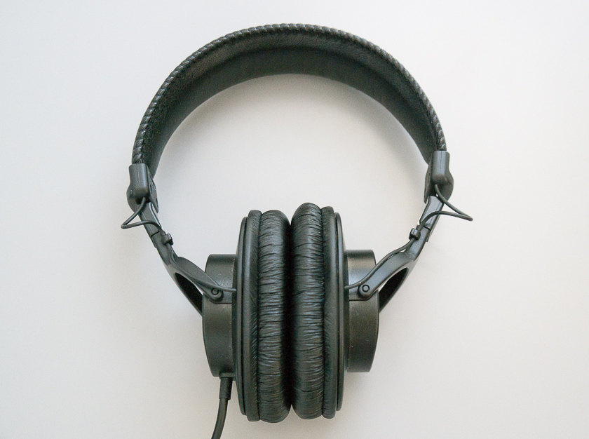 Старый конь борозды не портит. Обзор наушников Sony MDR-7506-2