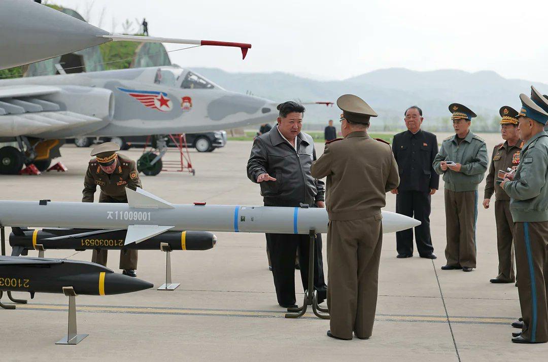 A demonstration of North Korean MiG-29s. Illustration: KCNA