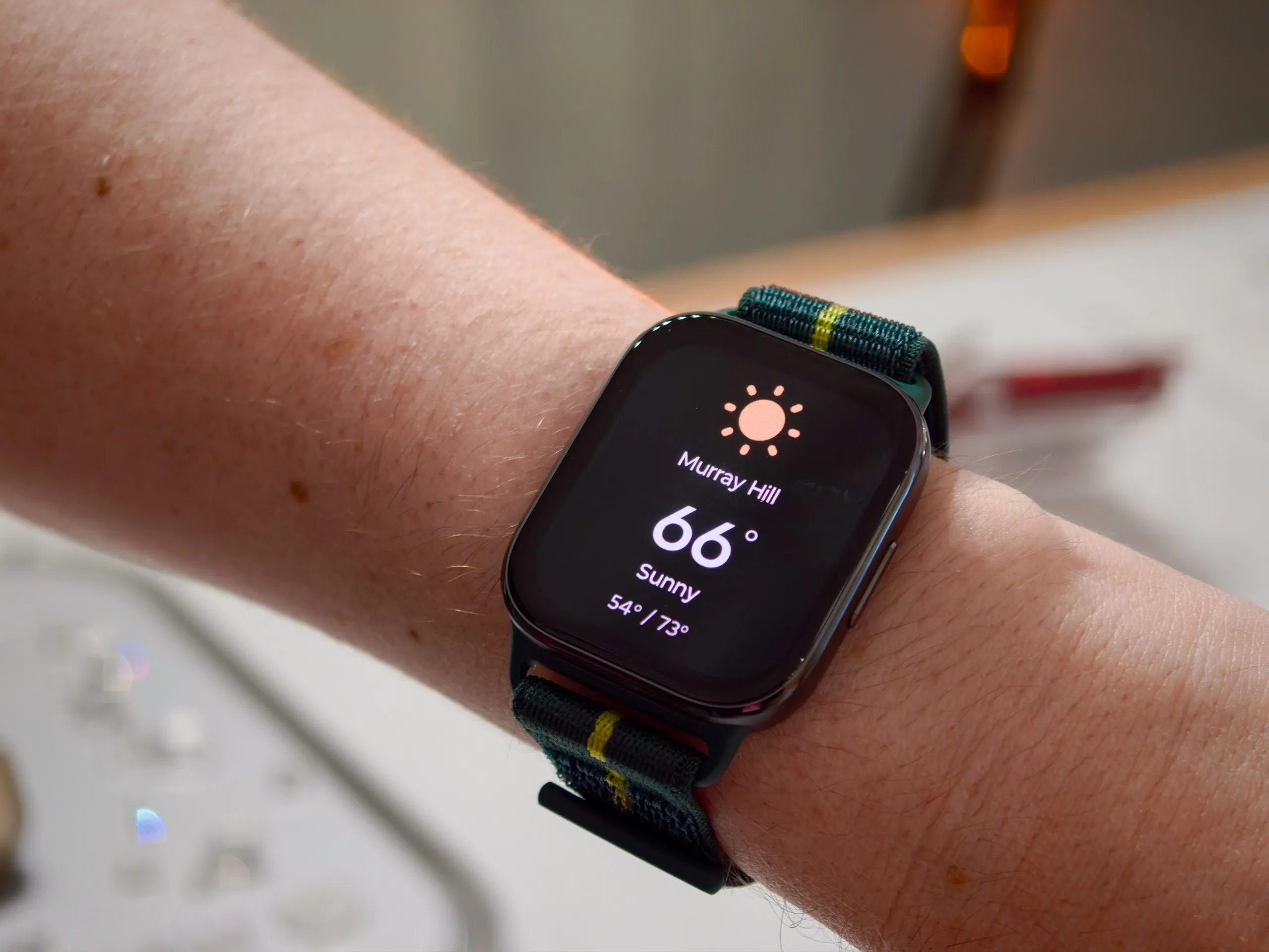 Moto Watch Fit 2025, вид спереду