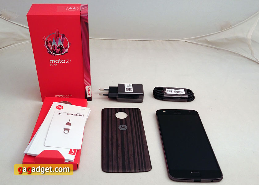 moto-z2-play-05.jpg