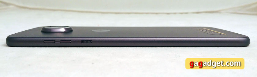 moto-z2-play-09.jpg