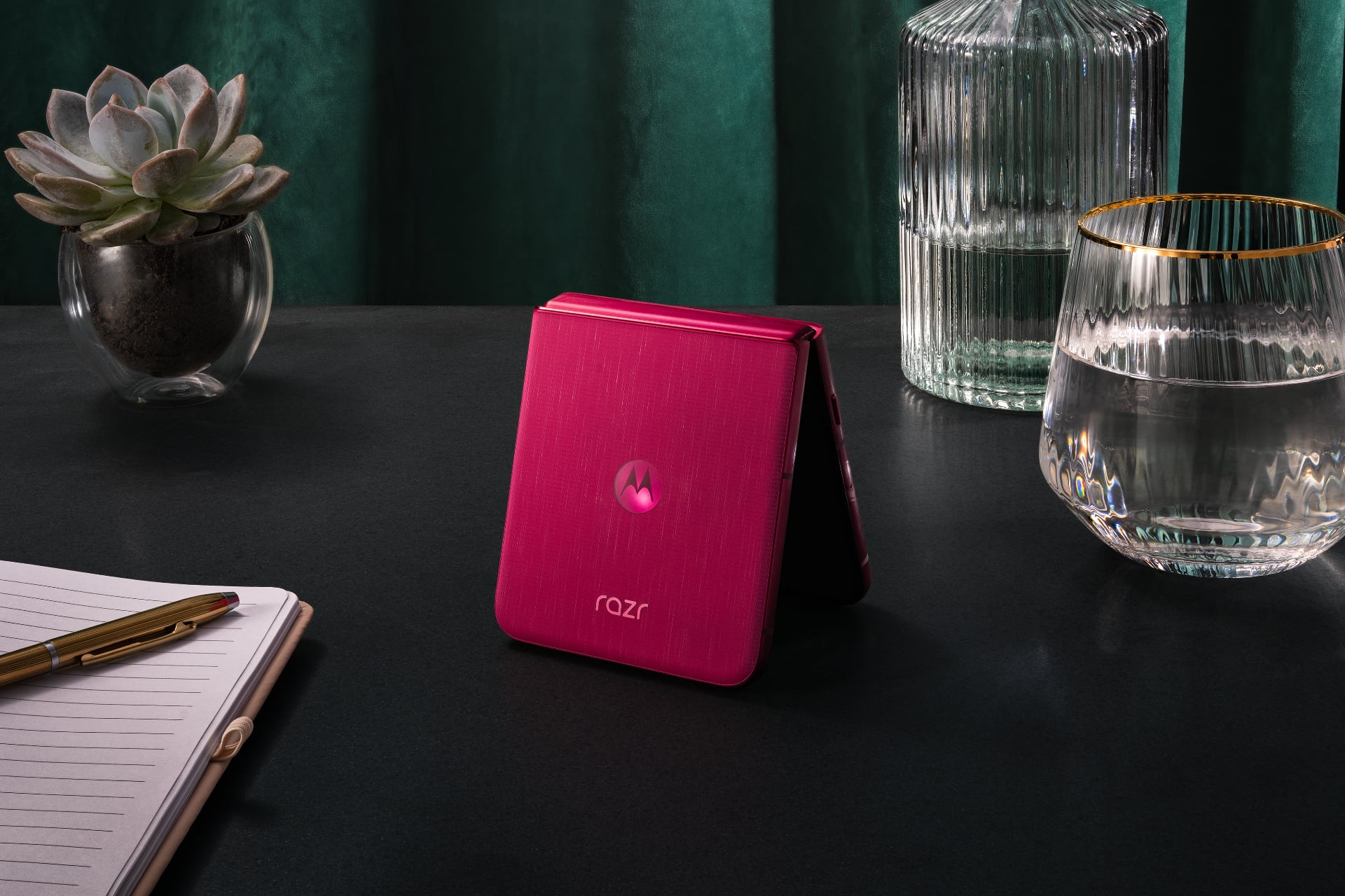 Motorola Razr 60 Ultra - Дисплей
