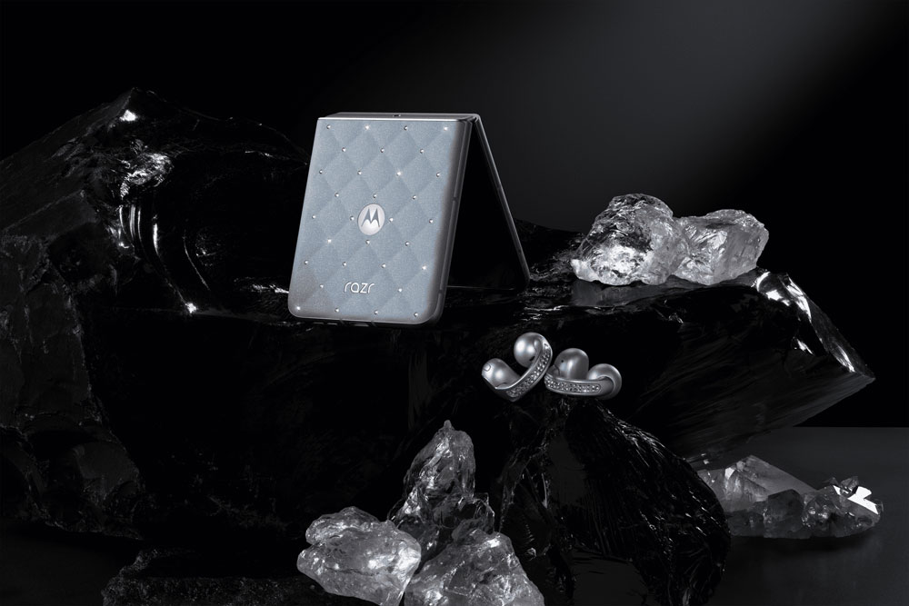 Motorola razr with Swarovski crystals