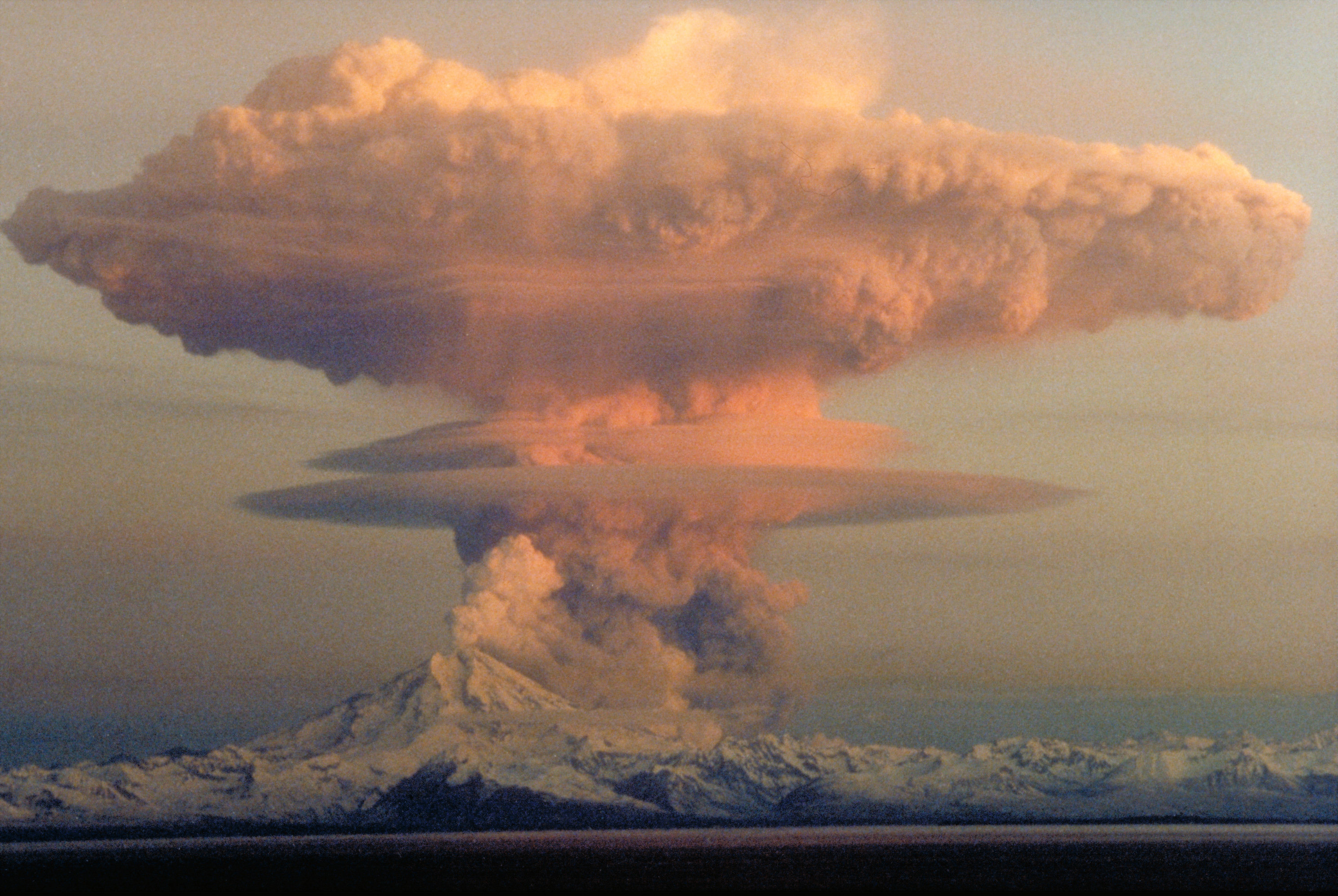 Chinese scientists propose to destroy Starlink satellites with a 10-megaton atomic bomb