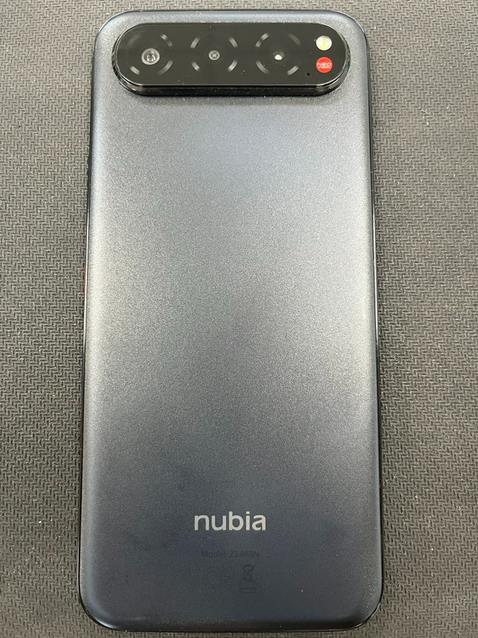Реальне фото Nubia Air