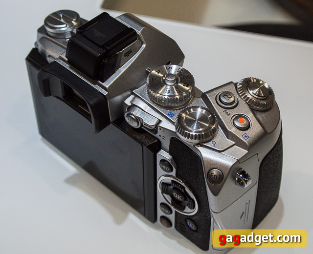 Photokina 2014. Новинки Olympus: Pen E-PL7, серебристый OM-D и M.Zuiko 40-150/2.8 PRO-8
