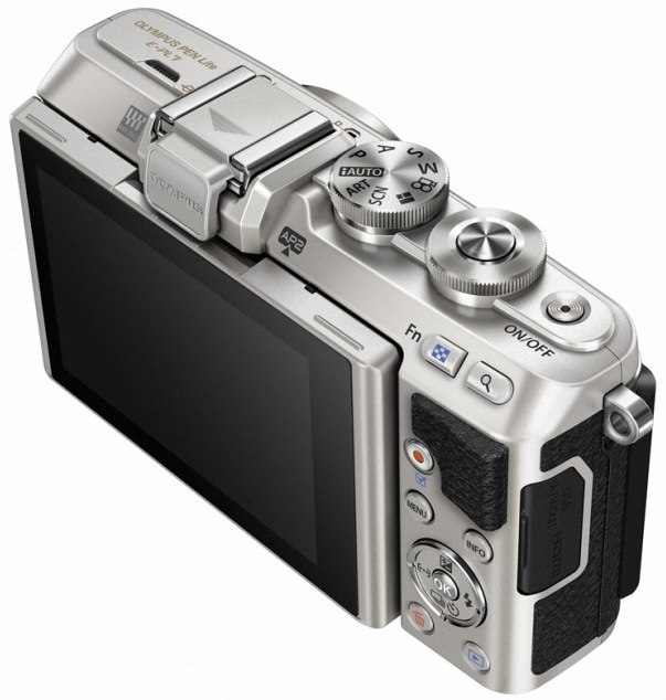 Беззеркальная камера Olympus PEN E-PL7 для страдающих селфиманией-2