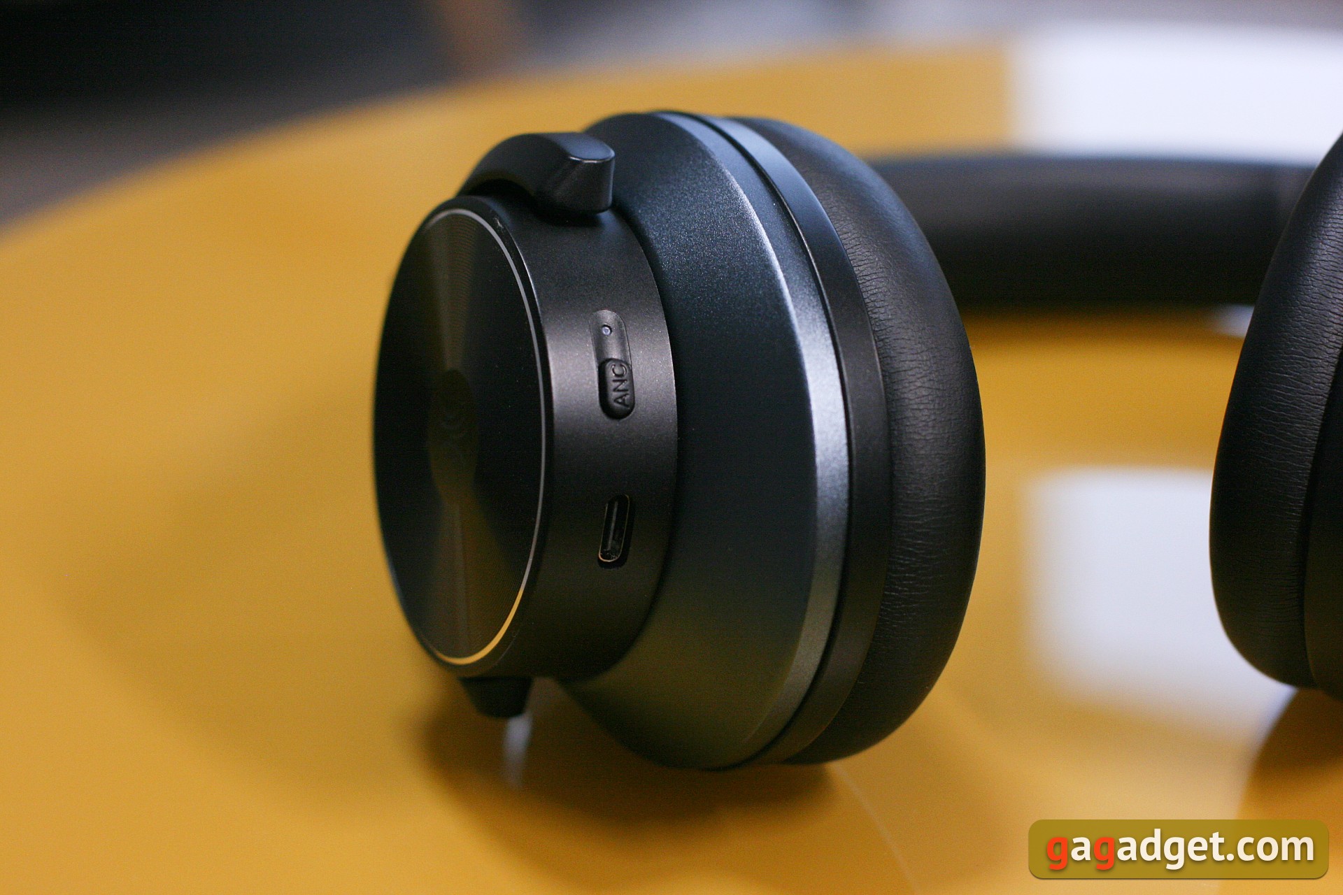 Le maître du son transparent : les écouteurs fermés OneOdio A10 Hybrid Noise Cancelling-3