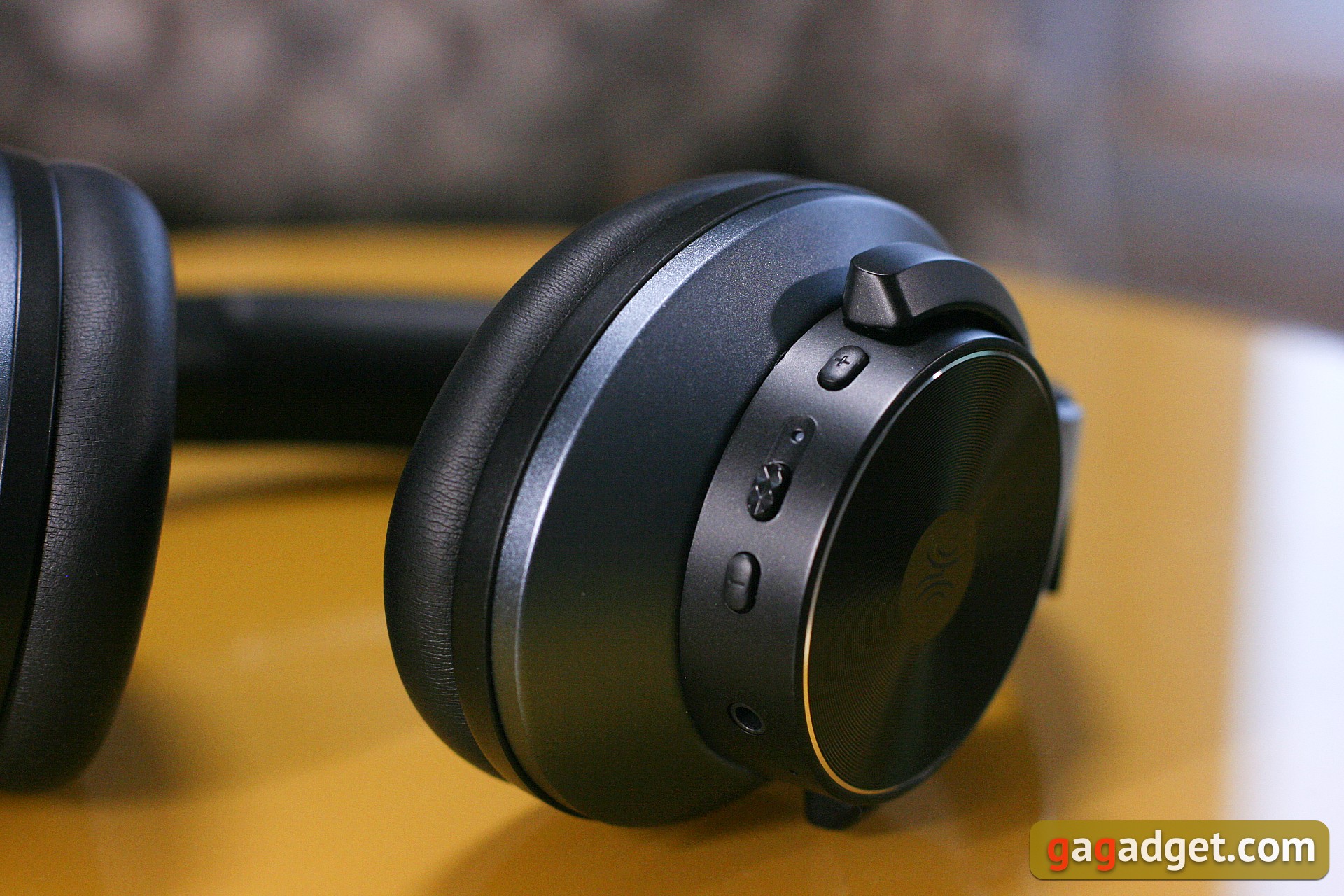 Le maître du son transparent : les écouteurs fermés OneOdio A10 Hybrid Noise Cancelling-4
